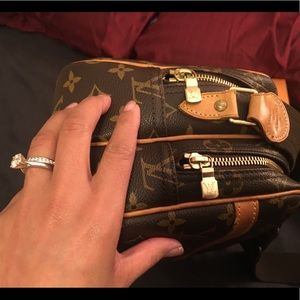Authentic Louis Vuitton Reporter MM selling 4 SiS